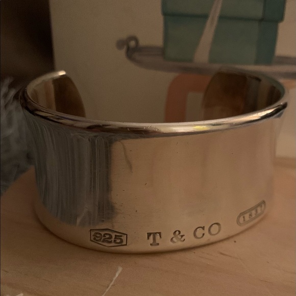 TIFFANY & CO. 1837 Wide Cuff - Picture 10 of 16